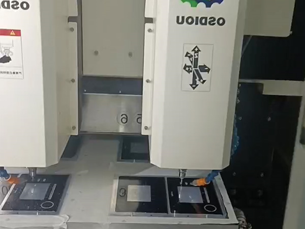 双头刀库精雕机亚克力pc电子开关面板精加工